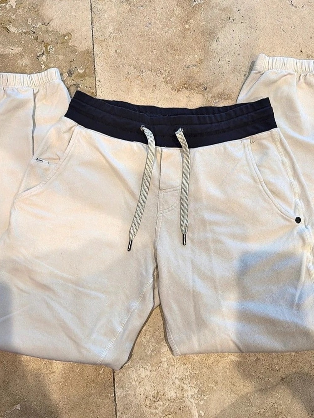 Vuori The Rise The Shine Jogger Pants in cream Size XS